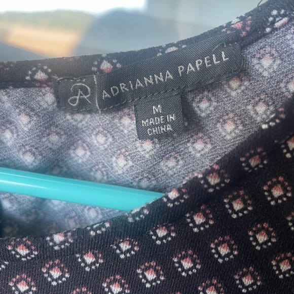 Adrianna Papell Slight Puff Sleeve Black Top with Pink & White Diamond design-M - Picture 8 of 9